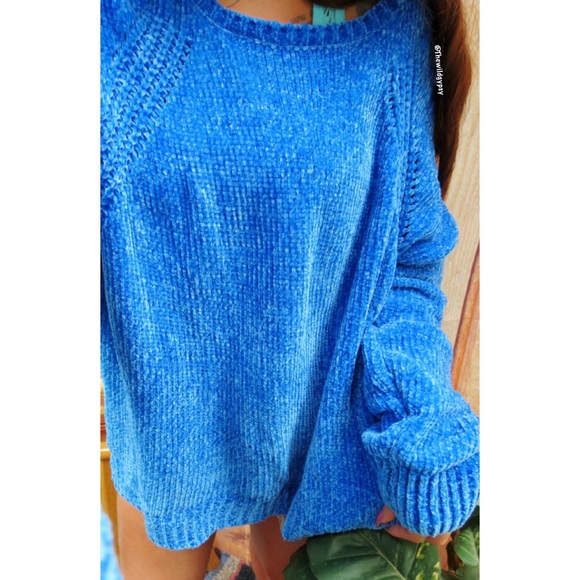 Cozy sapphire blue plush chenille knit sweater ☕️ - Picture 3 of 4
